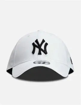 white/black NEW york cap